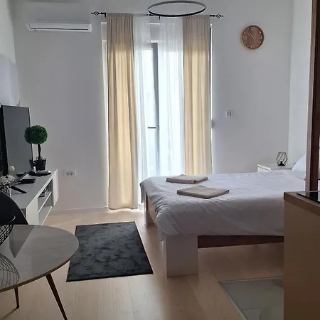 Ella Lux * Podgorica
