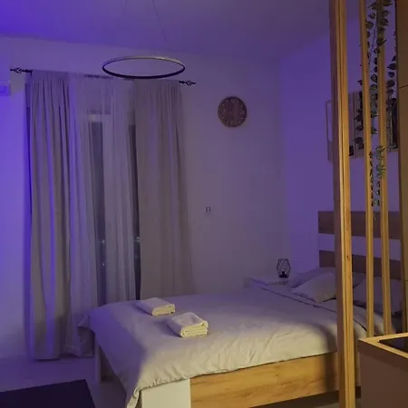 Ella Lux Apartment